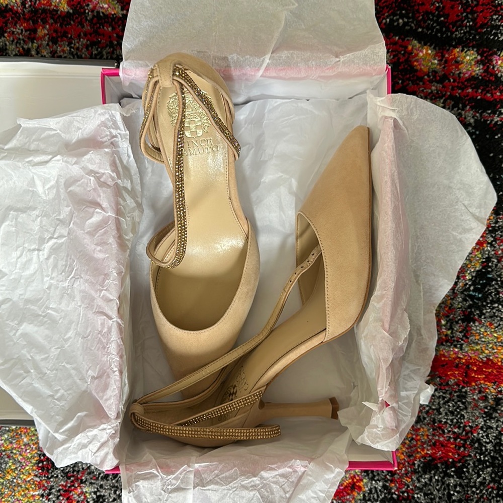 NWT Vince Camuto Ketrinda Ankle Strap Pump